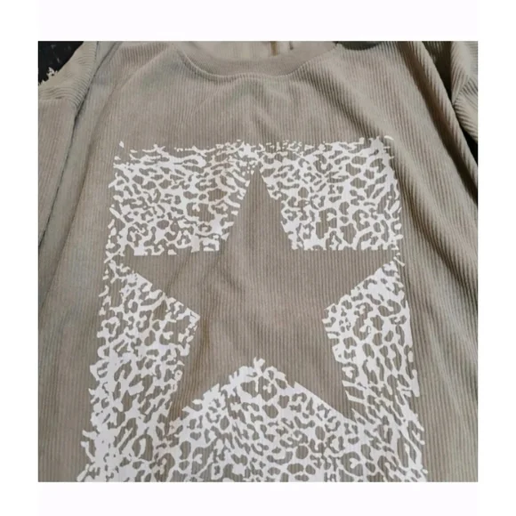 SHEIN Tan Long Sleeve with Star - Picture 2 of 7